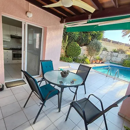 Pink Βίλα Πέγεια